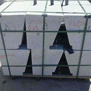 张家口 芝麻白异形坐凳，石凳