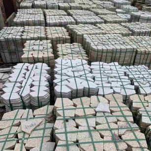 张家口 黄金麻白麻花岗岩荔枝面地铺石(冰裂纹)