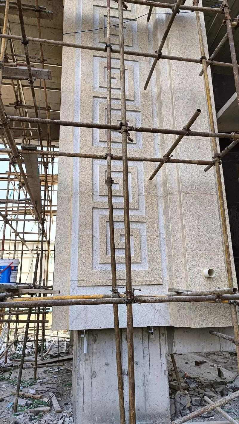 张家口 黄金麻花岗岩别墅外墙干挂回纹造型效果