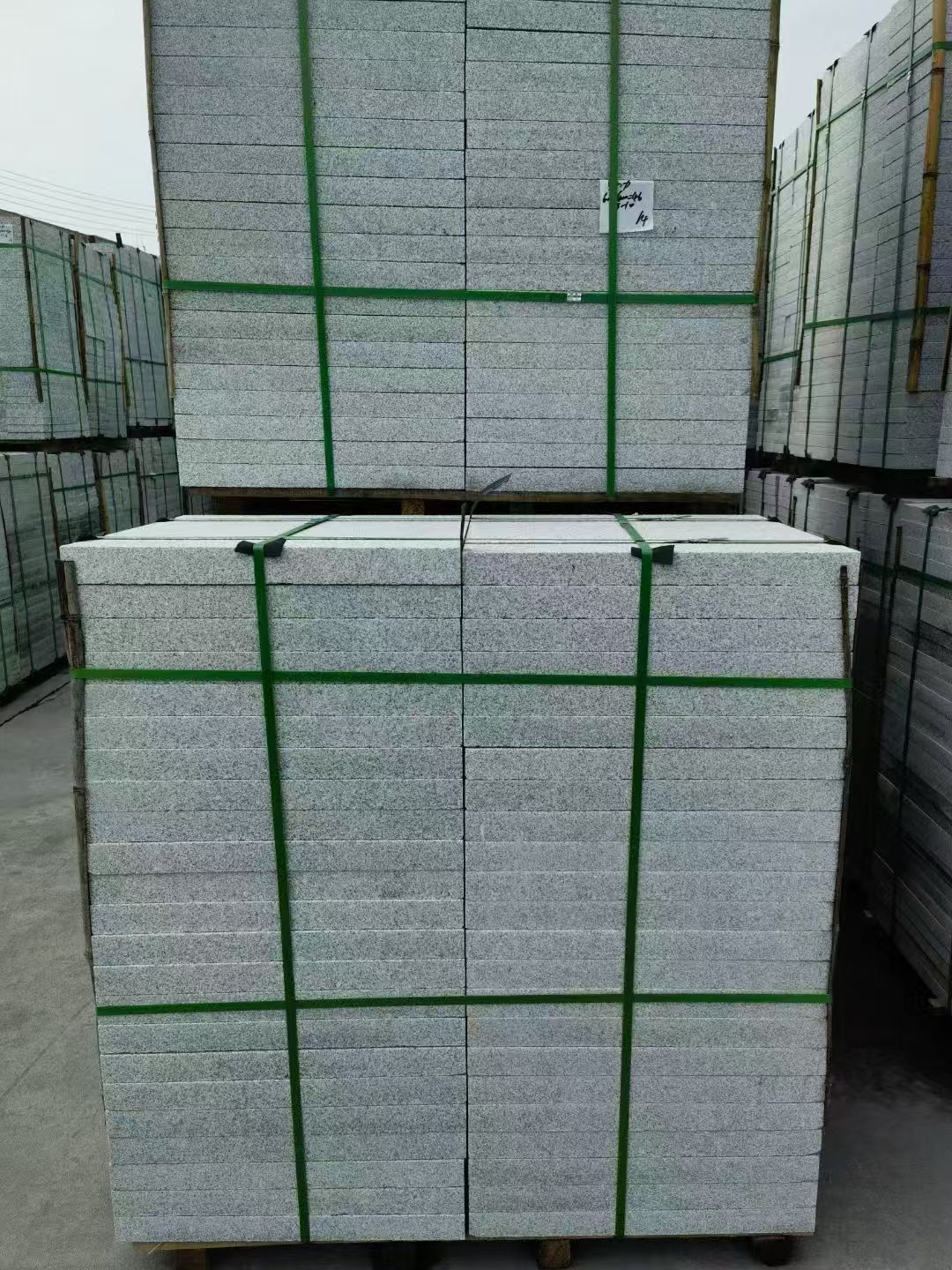 张家口 芝麻白火烧，园林广场市政工程地铺石，1.8~5.0厚均有现货