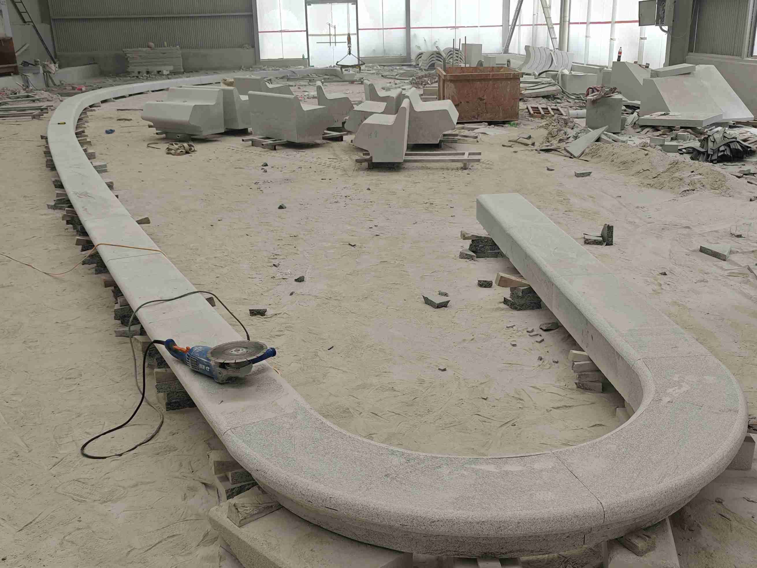 张家口 芝麻白花岗岩弧形花坛石，坐凳石