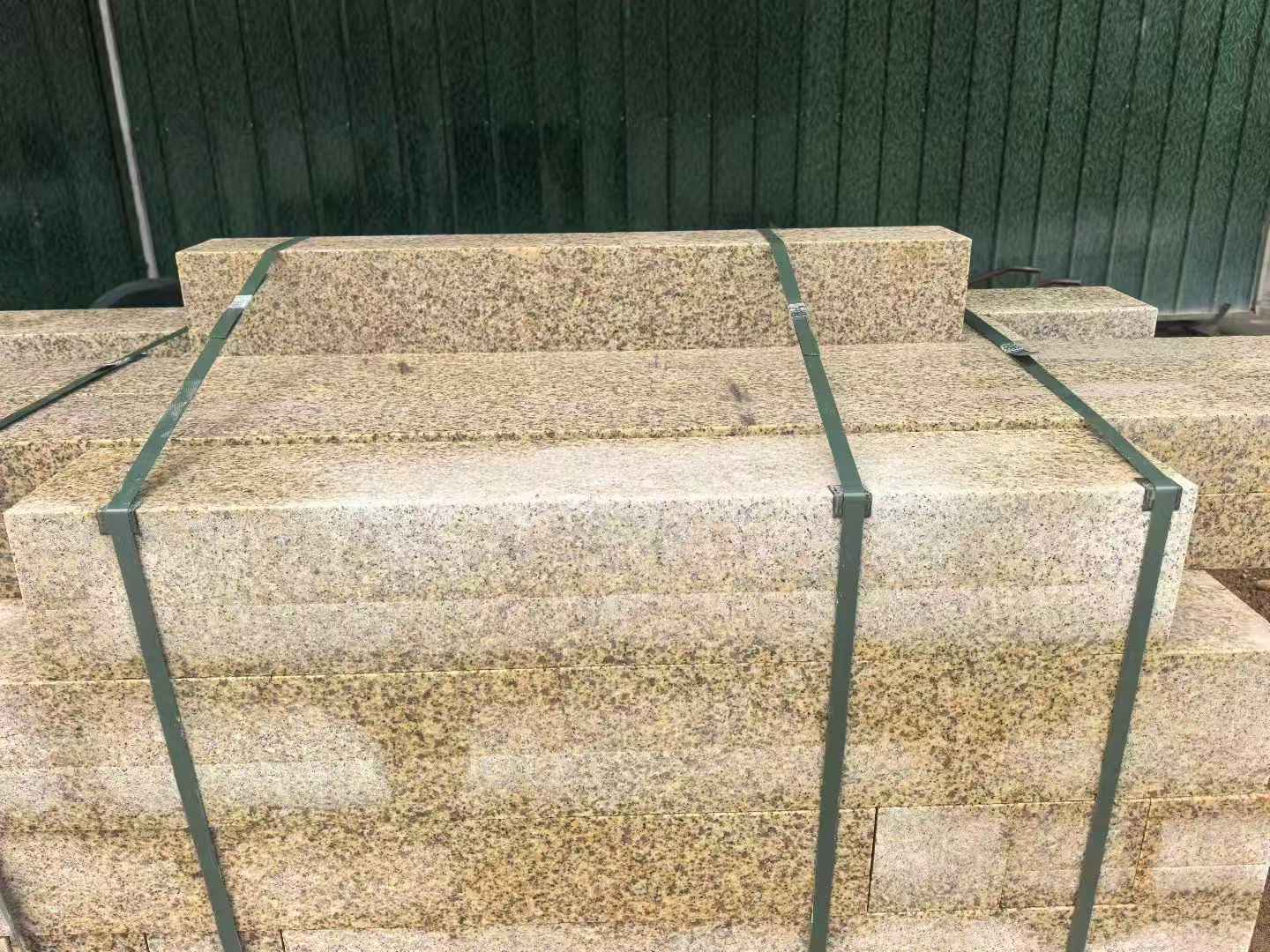 张家口 黄金麻花岗岩石材机切面栏杆料半成品