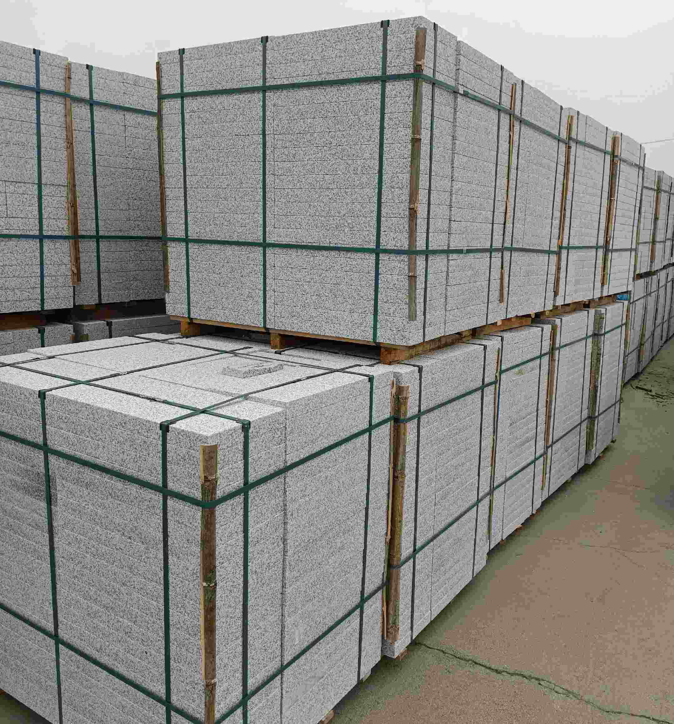 张家口 白麻花岗岩石材荔枝面地铺石（300*600*50）