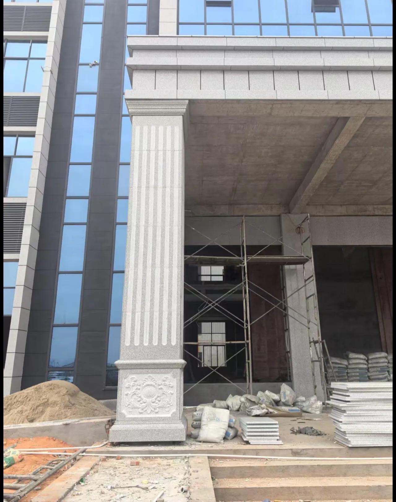 张家口 芝麻白光面花岗岩门楼大柱（罗马柱）配雕花底座