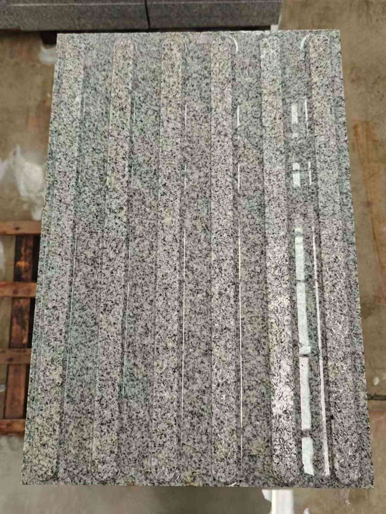 张家口 芝麻白花岗岩荔枝面雕刻盲道，盲条