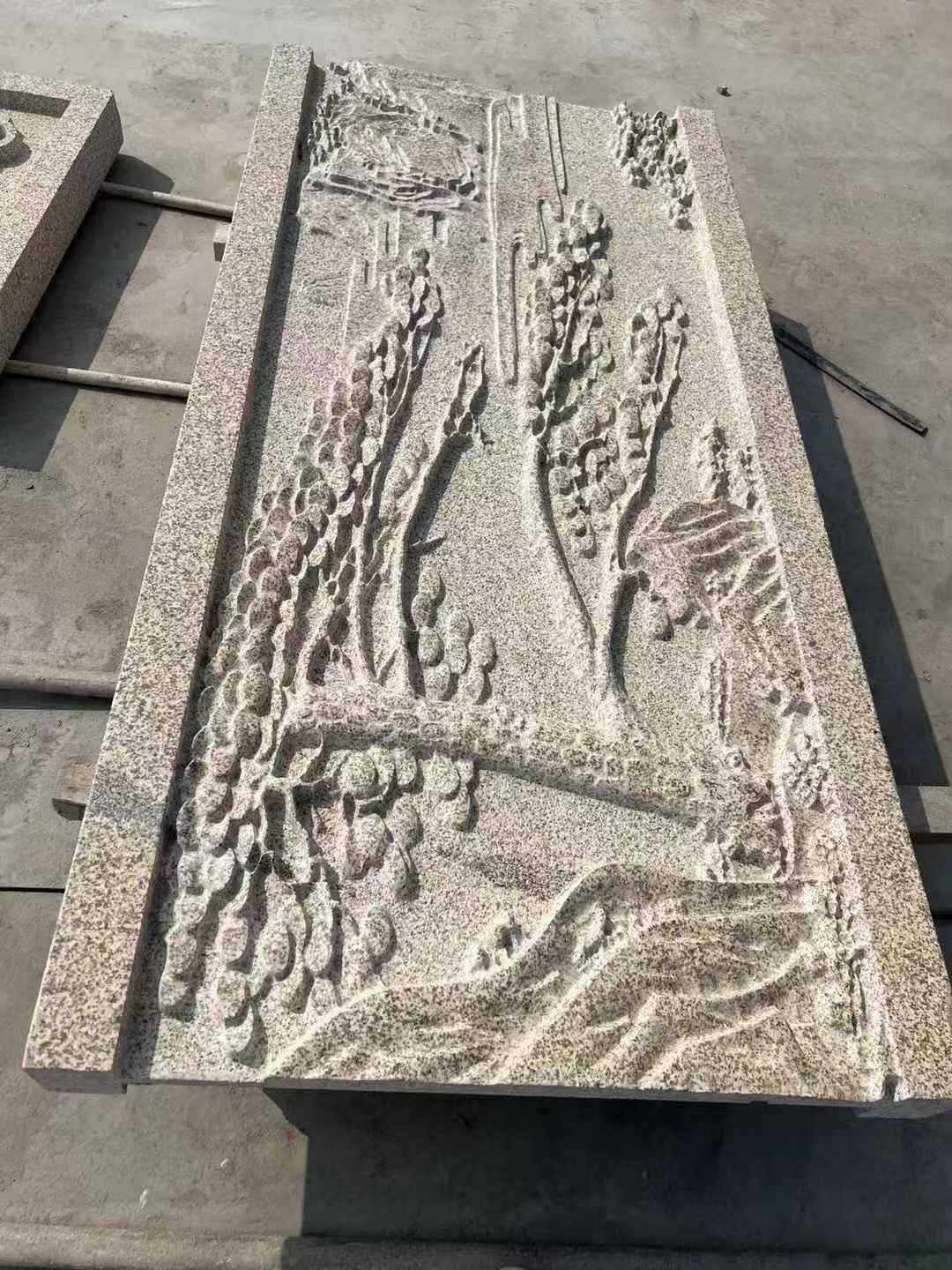 张家口 黄金麻雕刻板浮雕迎客松