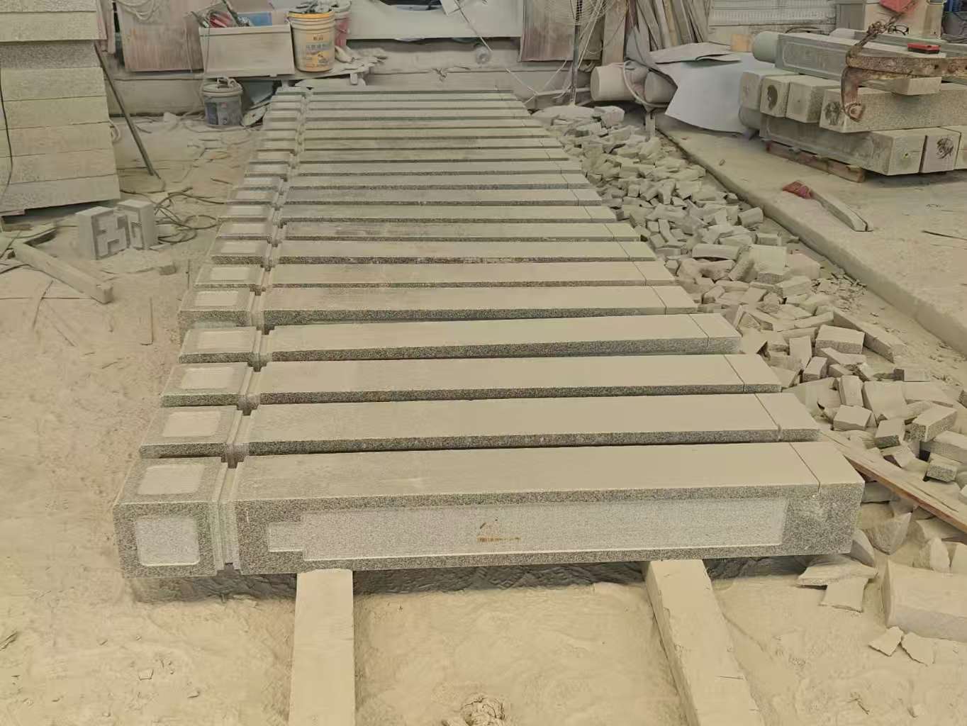 张家口 芝麻白异形加工雕刻-栏杆大柱，方柱