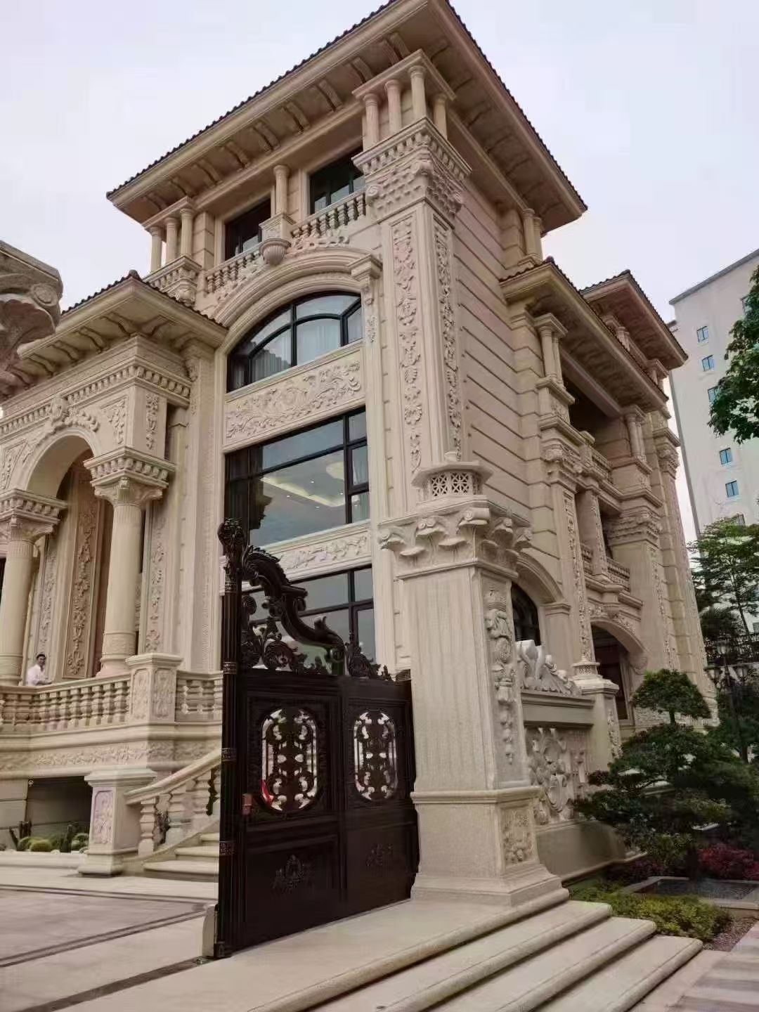 张家口 黄金麻花岗岩别墅外墙干挂效果展示