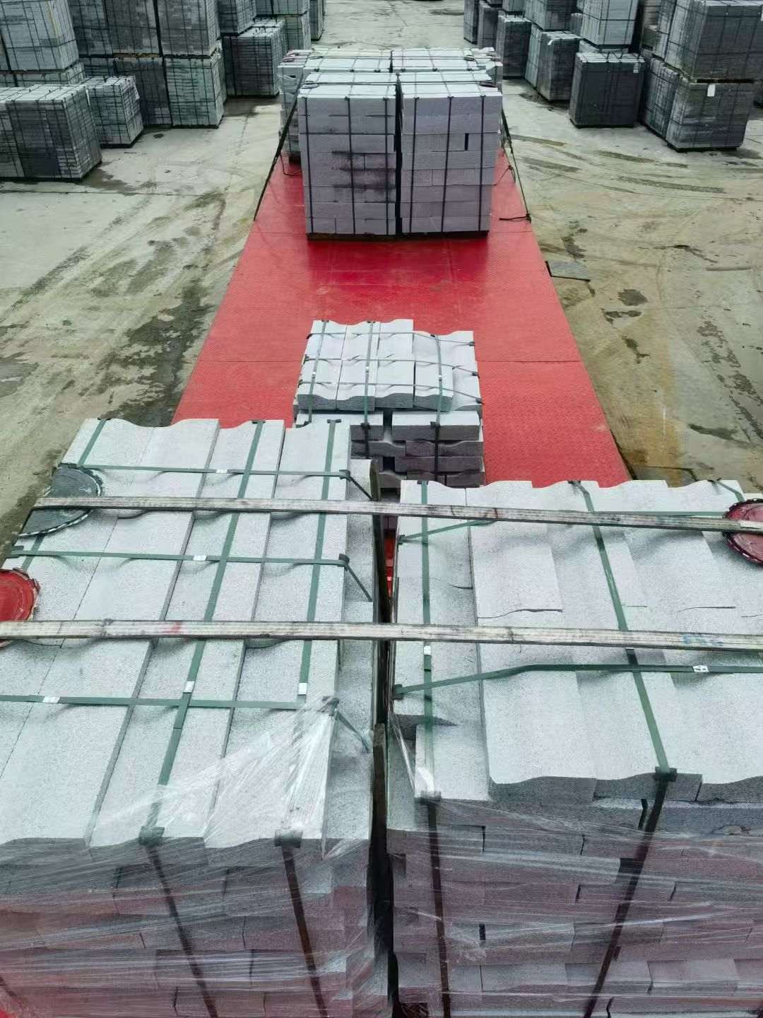 张家口 芝麻白仿形加直形路沿石出货日常