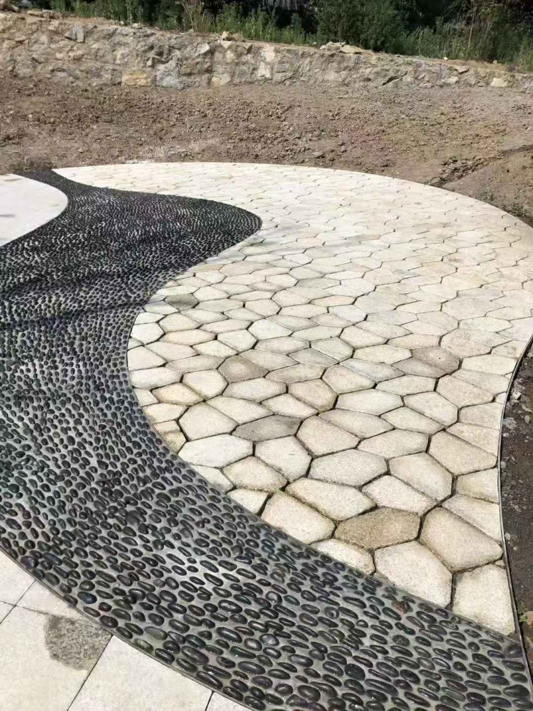 张家口 黄金麻冰裂纹地铺石工地铺装案例