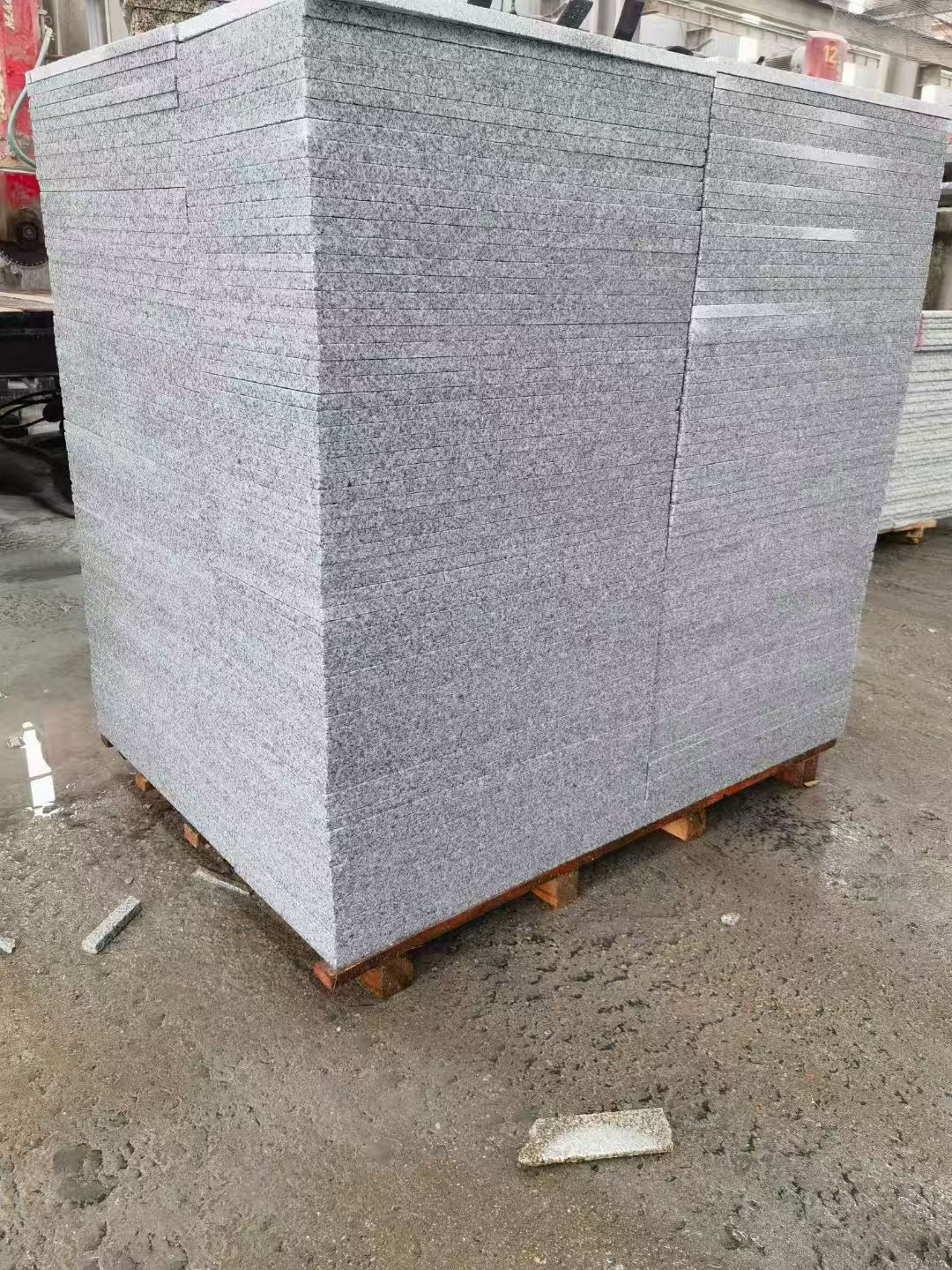 张家口 芝麻白火烧面1.8厚300*600地铺石，尺寸标准，厚薄均匀