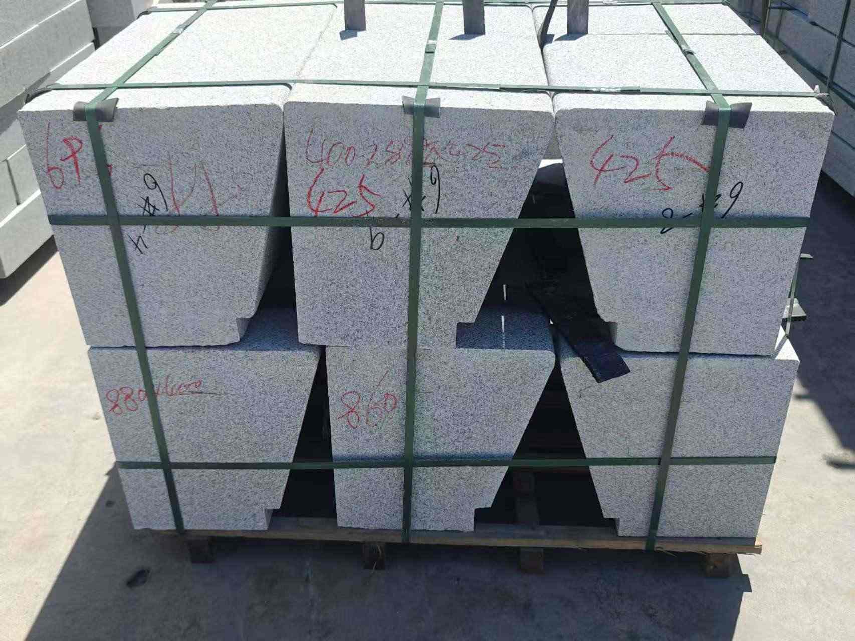 张家口 芝麻白异形坐凳，石凳