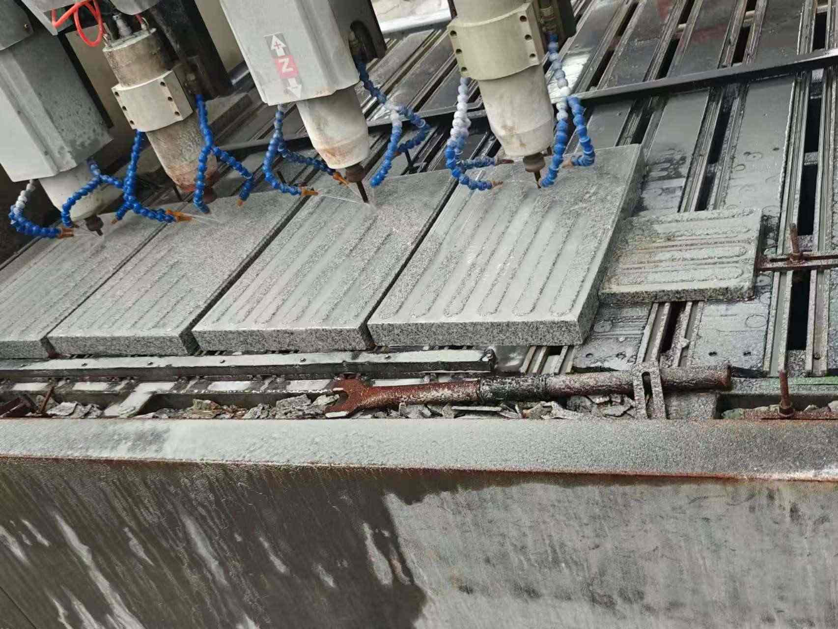 张家口 芝麻白花岗岩荔枝面盲道雕刻