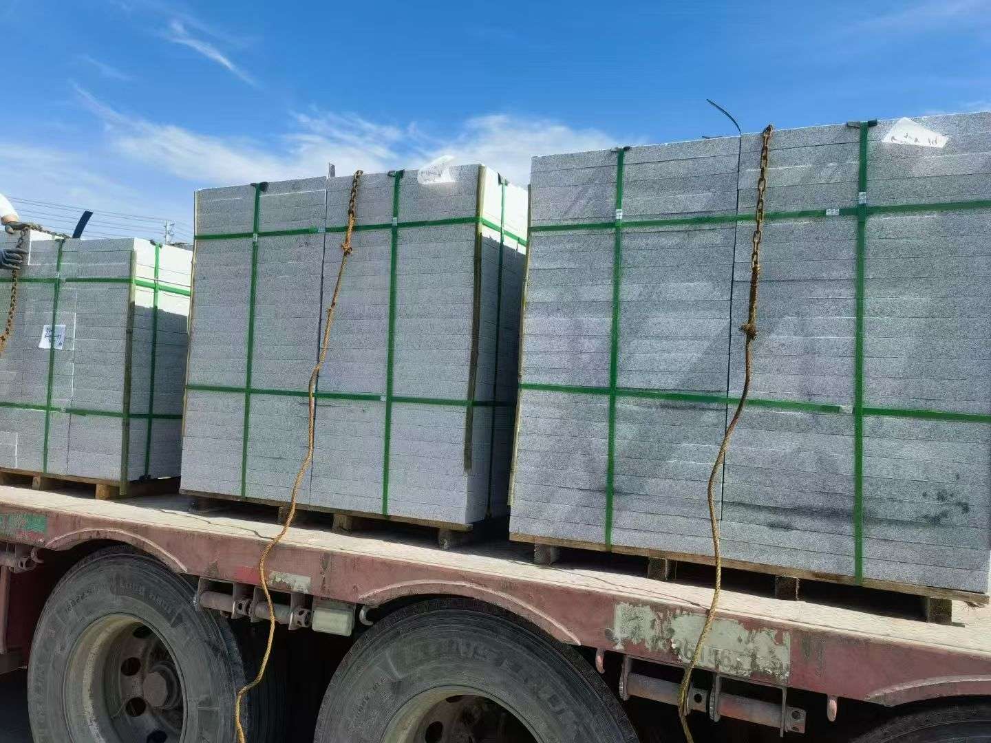 张家口 芝麻白花岗岩地铺石装车日常