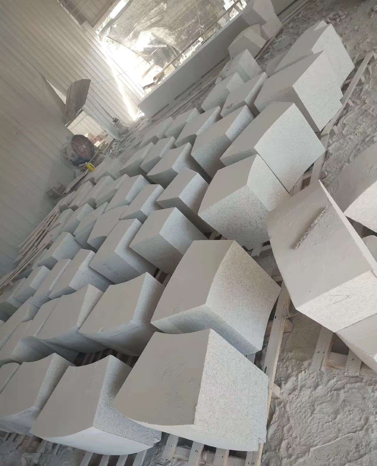 张家口 白麻花岗岩异形坐凳