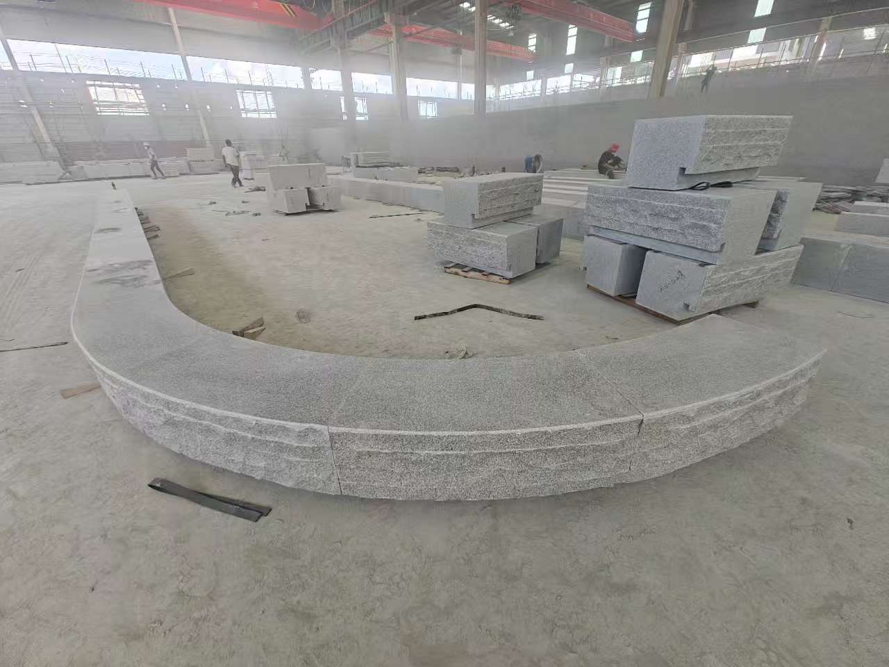 张家口 芝麻白异形坐凳，自然面光面弧形加工